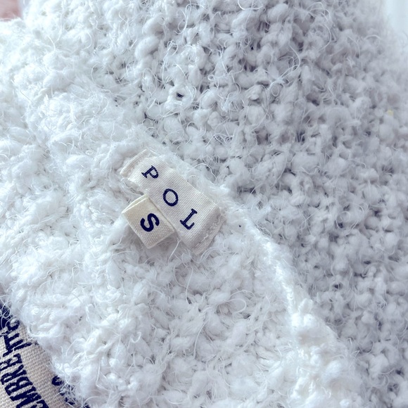 Cozy fuzzy white sweater sz S - Picture 6 of 6